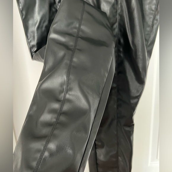 Faux leather legging - Picture 4 of 5